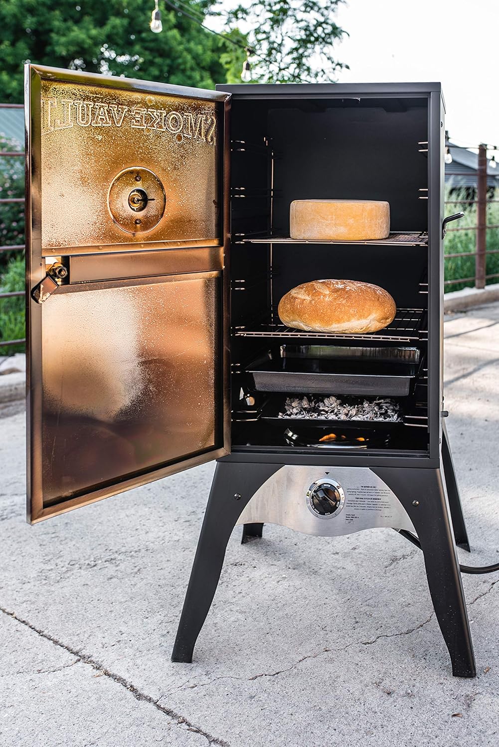 18 in. x 16 in. x 44 in. Vertical Smoker O443