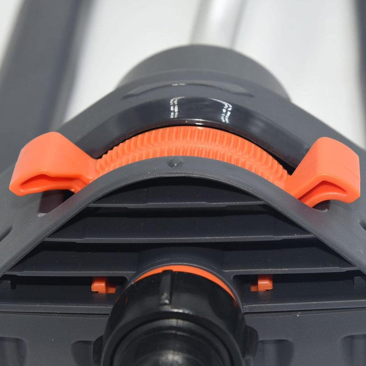 Oscillating Sprinkler with 19 Nozzle Base E700400