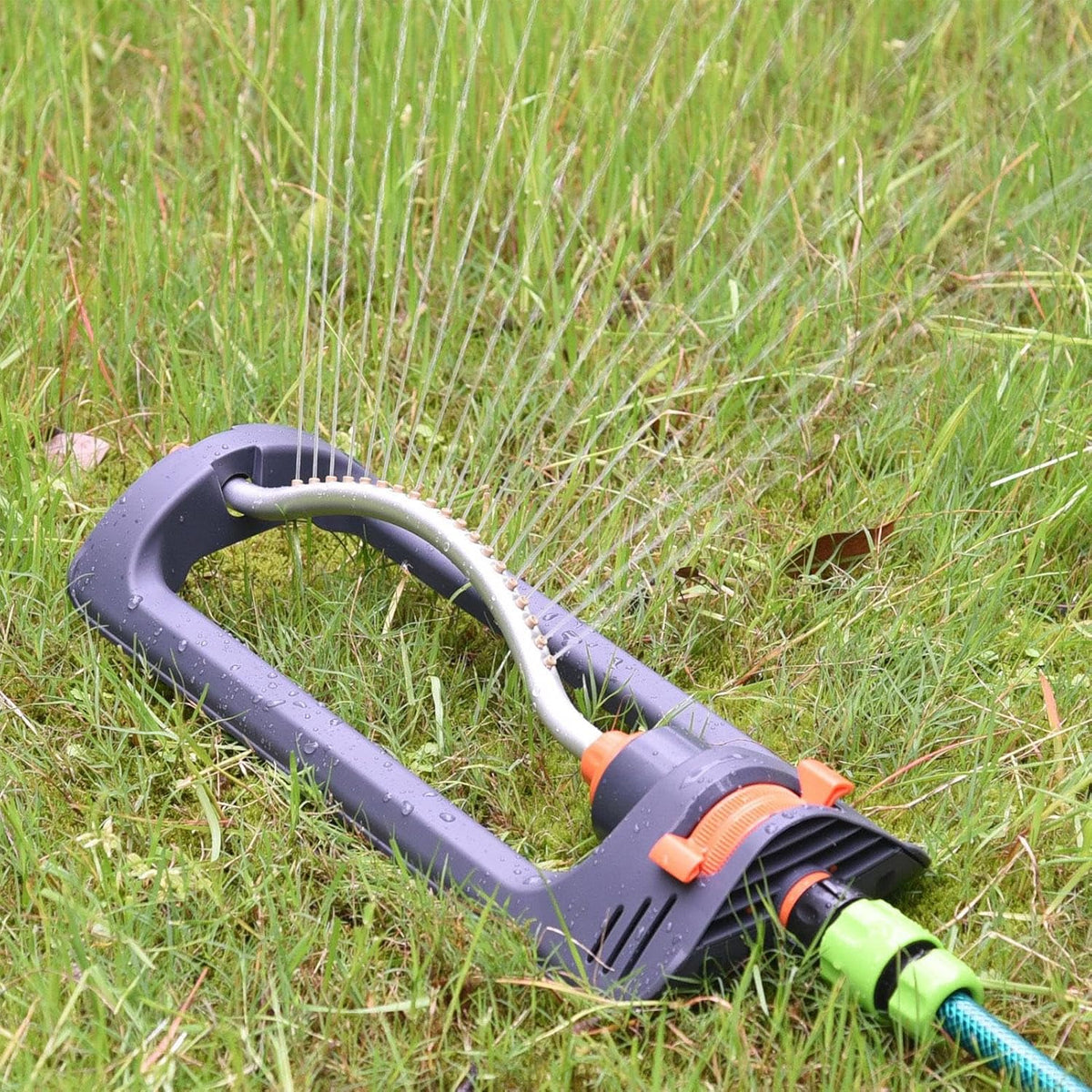Oscillating Sprinkler with 19 Nozzle Base E700400