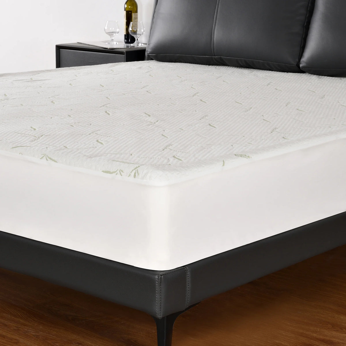 Twin Size Waterproof Bamboo Mattress Protector with Cooling Fabric Q894