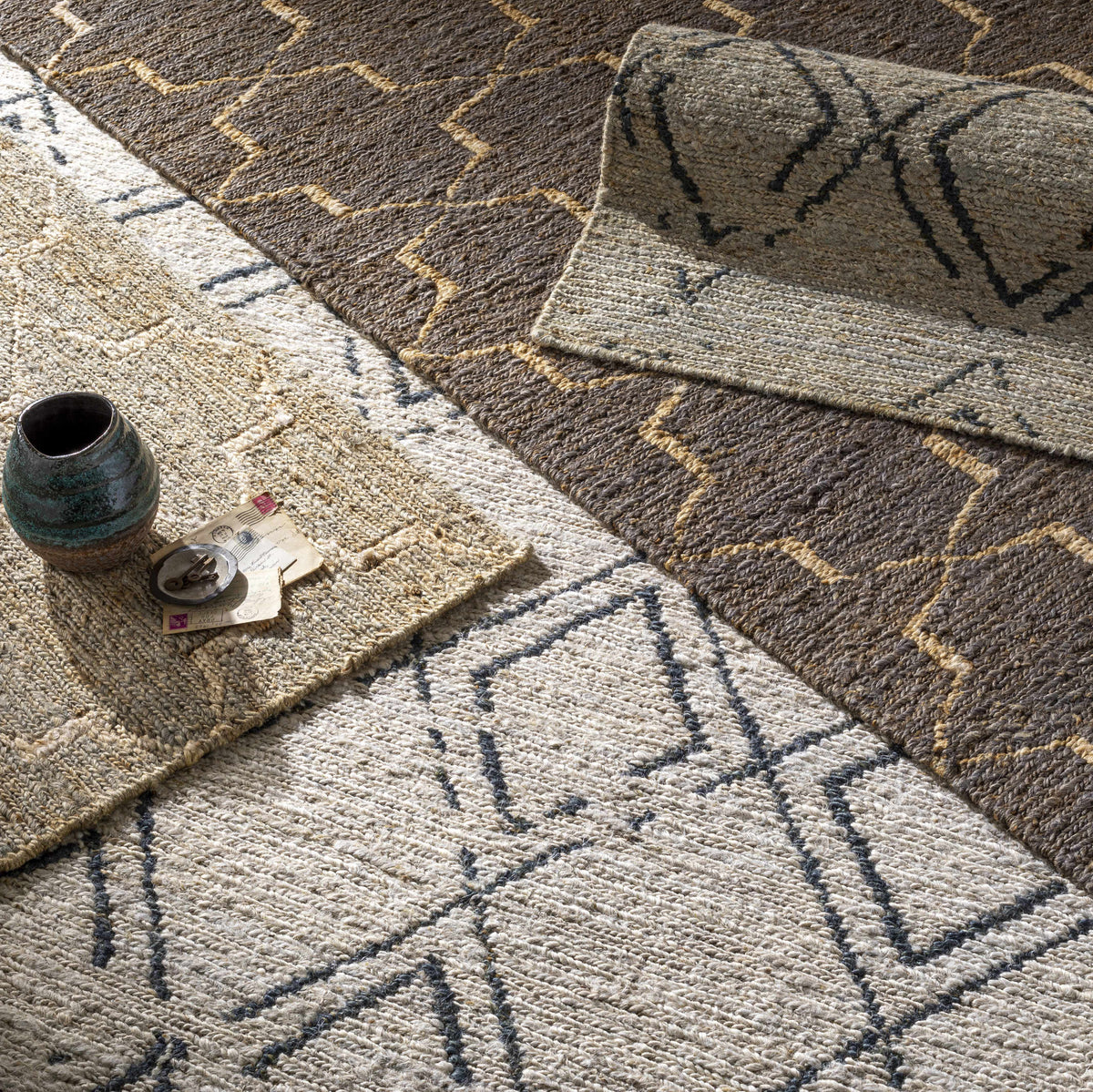 Black Gray 2' x 3' Jute Area Rug C460
